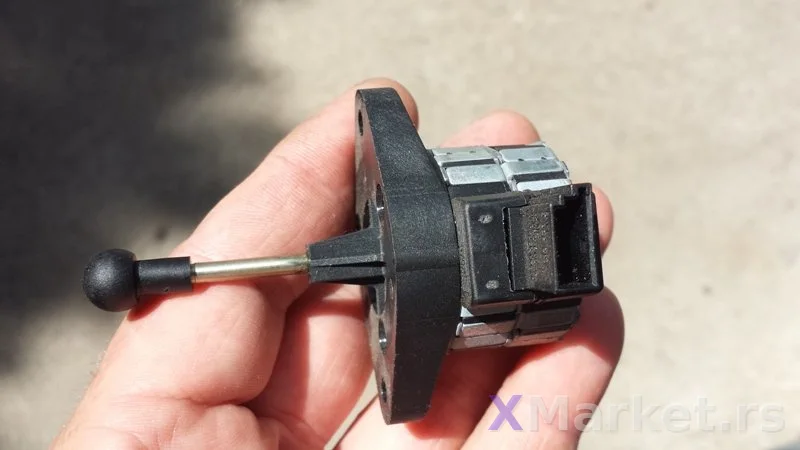 Bmw E60 motoric za xenon far oe. 8352206, Hella 72774900