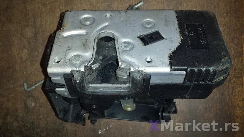 Brava prednjih levih vrata Renault Trafic II oe. 8200008246