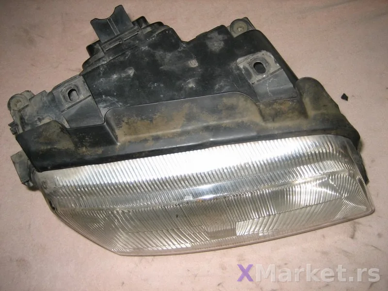 Desni far audi A4 8D0941004
