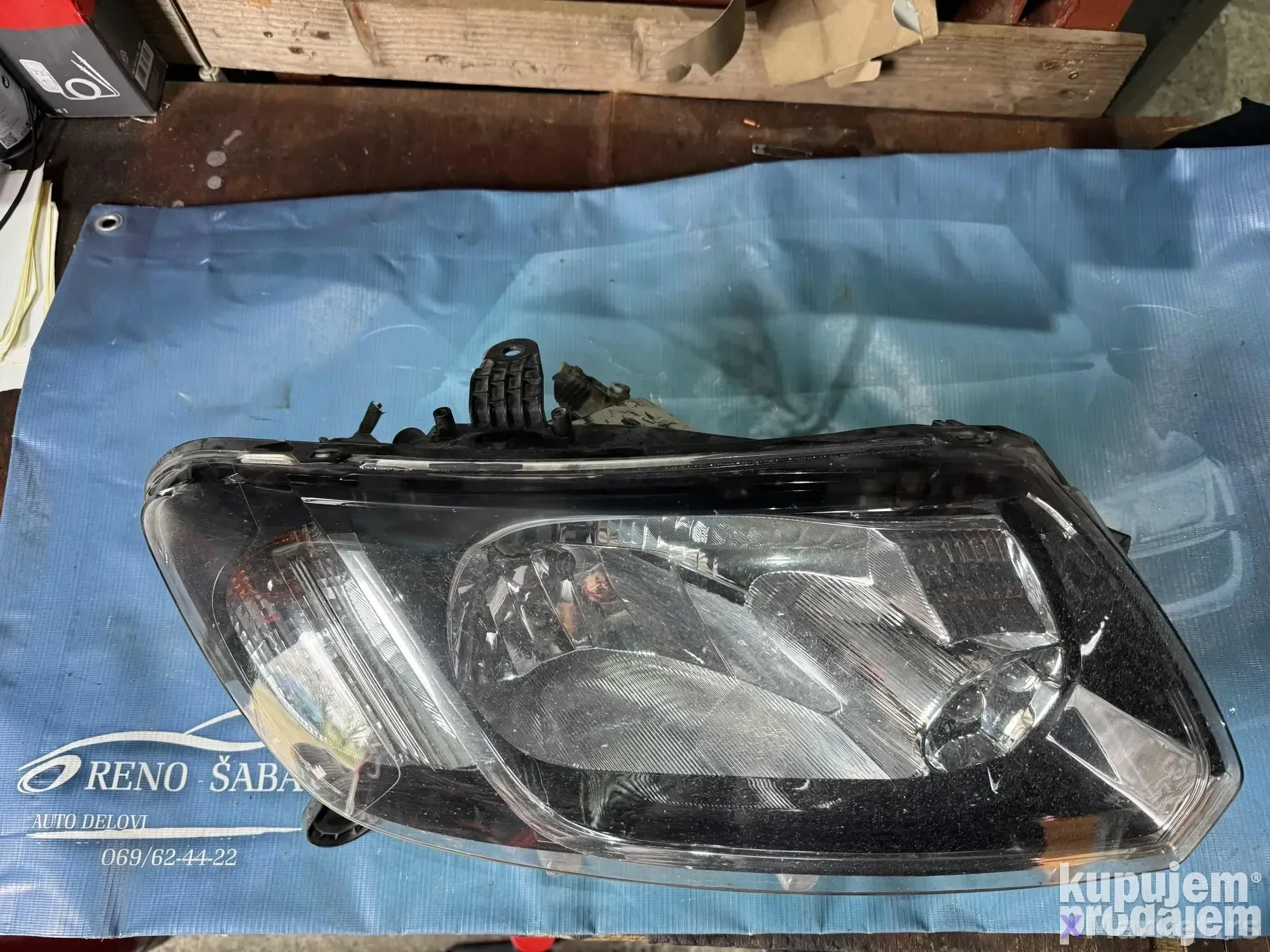 far Dacia Logan desni