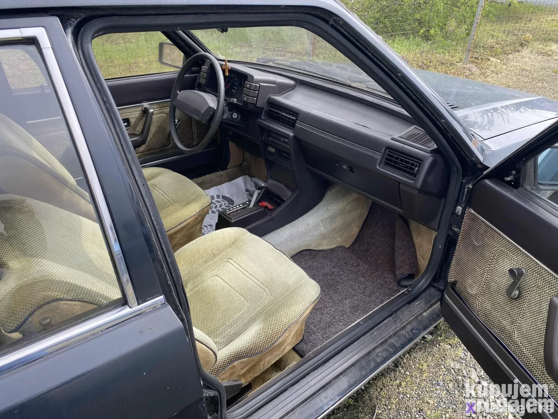 Kupujem Instrument tablu audi 80