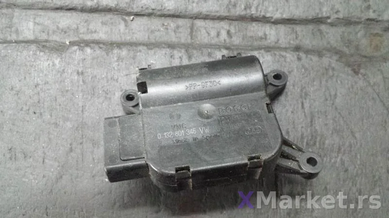 Motor za klapne kabinskog  grejanja Bosch 0132801345