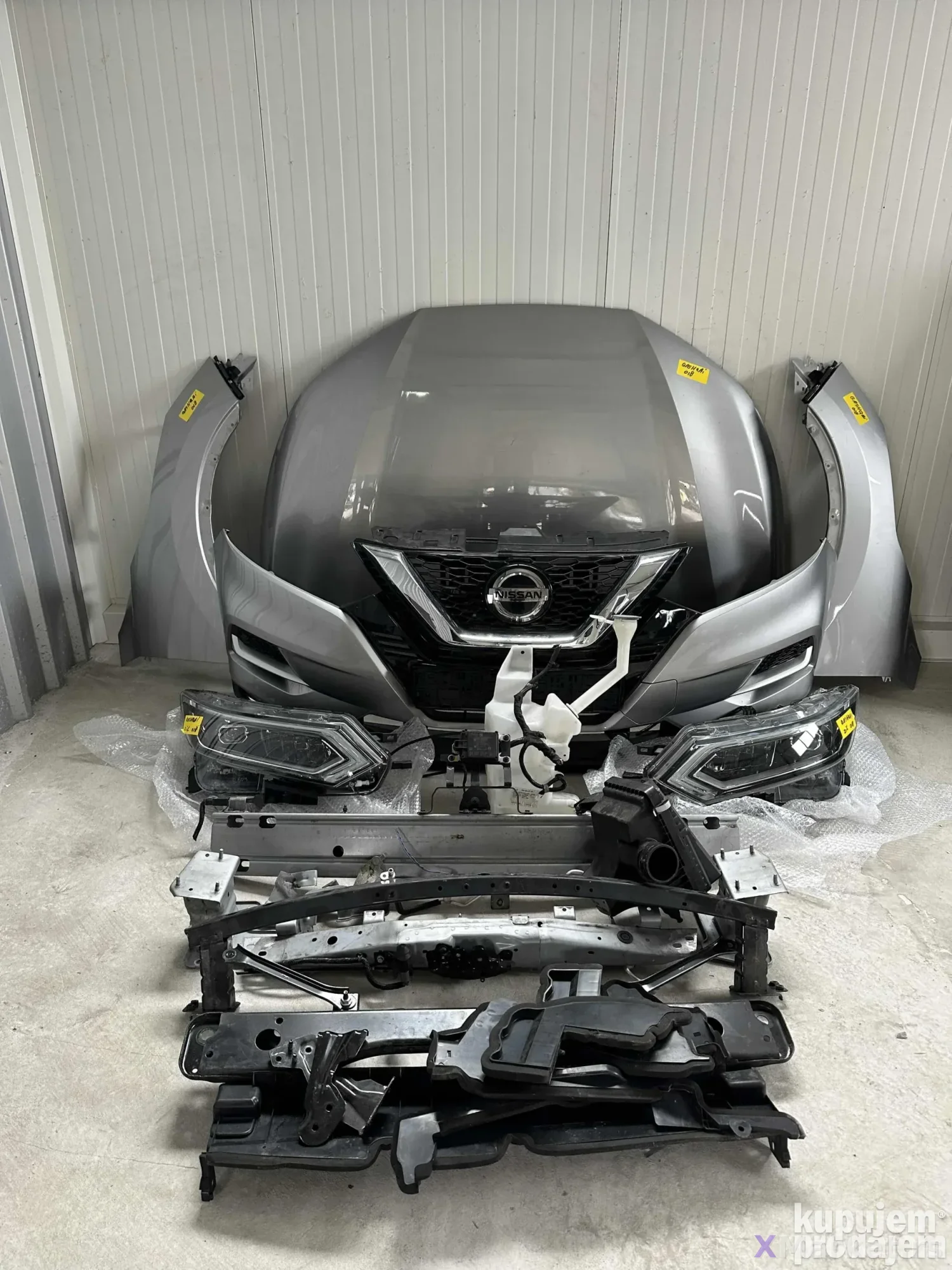 Nissan Qashqai 2018 far krilo branik hauba