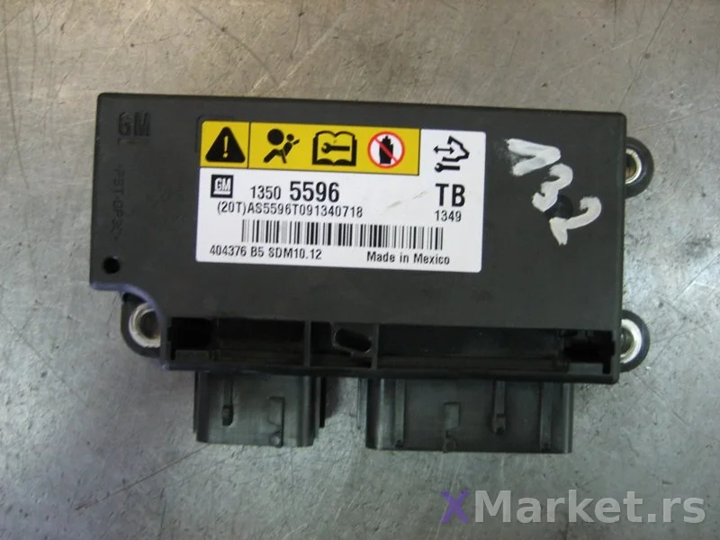 Opel Insignia Airbag Centrala oe. 13505596