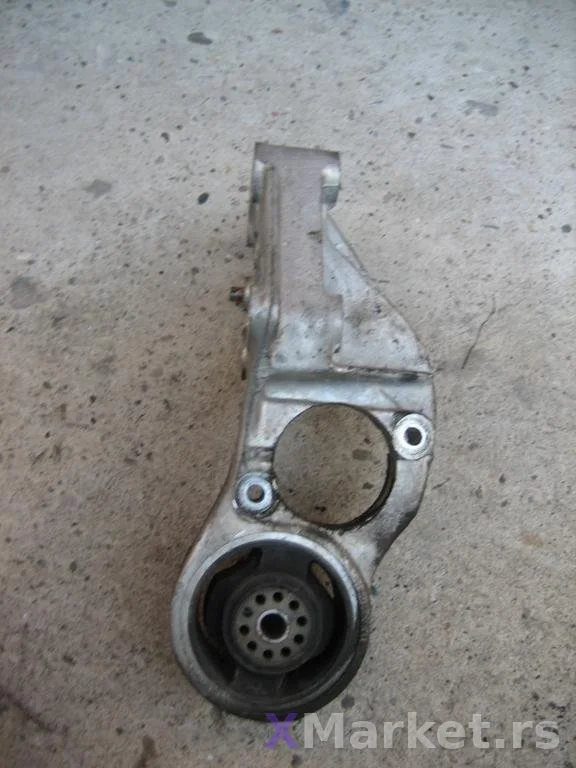 Peugeot dolnji zadnji nosac