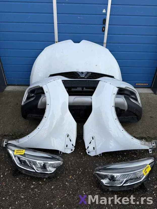 prednji deo Renault reno Captur hauba krila farovi branik