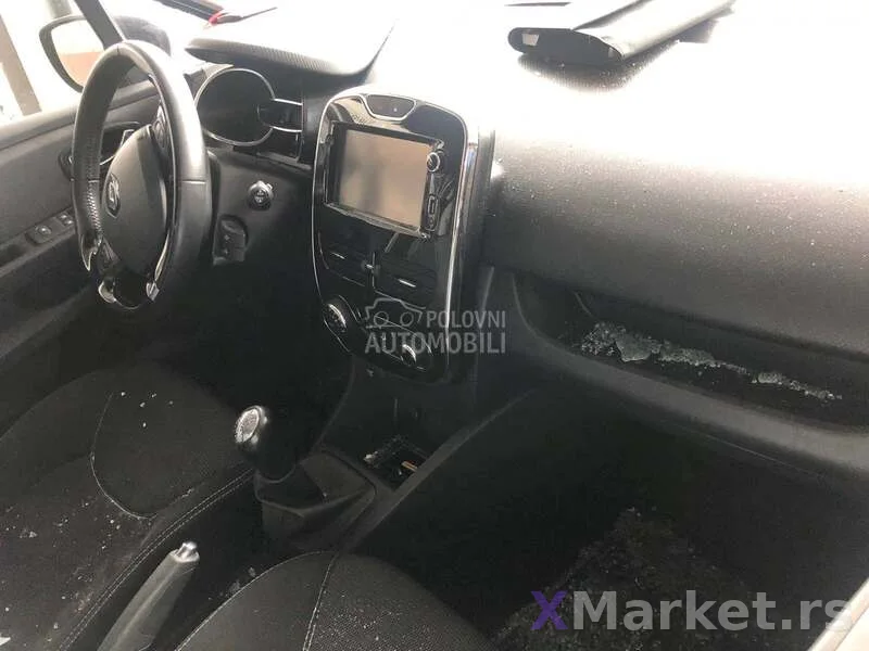 Renault Clio 2015. god. - kompletan auto u delovima 2015. godište