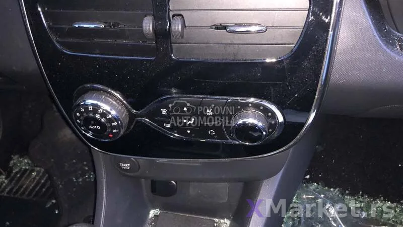 Renault Clio 2015. god. - kompletan auto u delovima 2015. godište