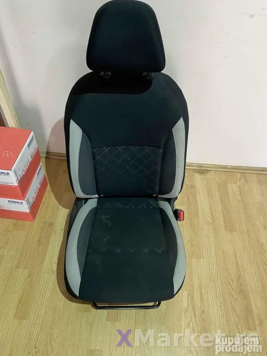Sedista enterijer za NISSAN MICRU 2017god