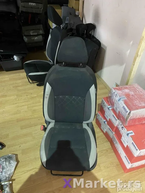 Sedista enterijer za NISSAN MICRU 2017god