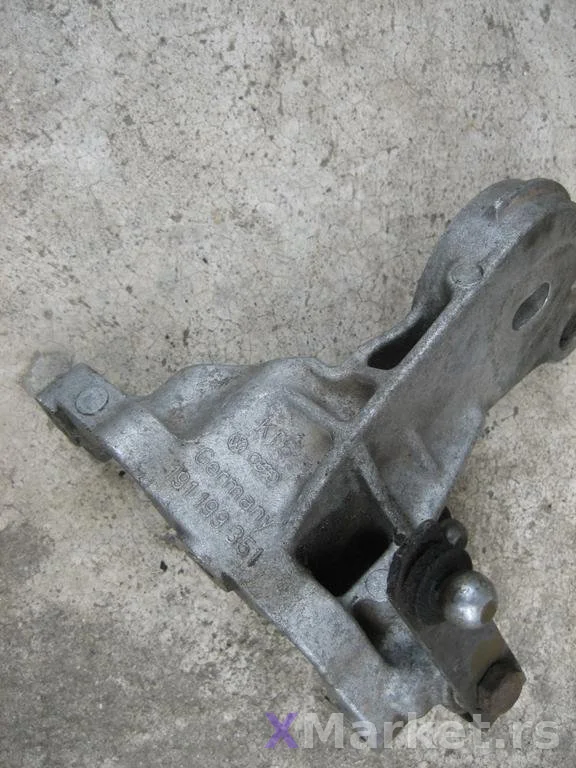 VW zadnji desni nosac menjaca